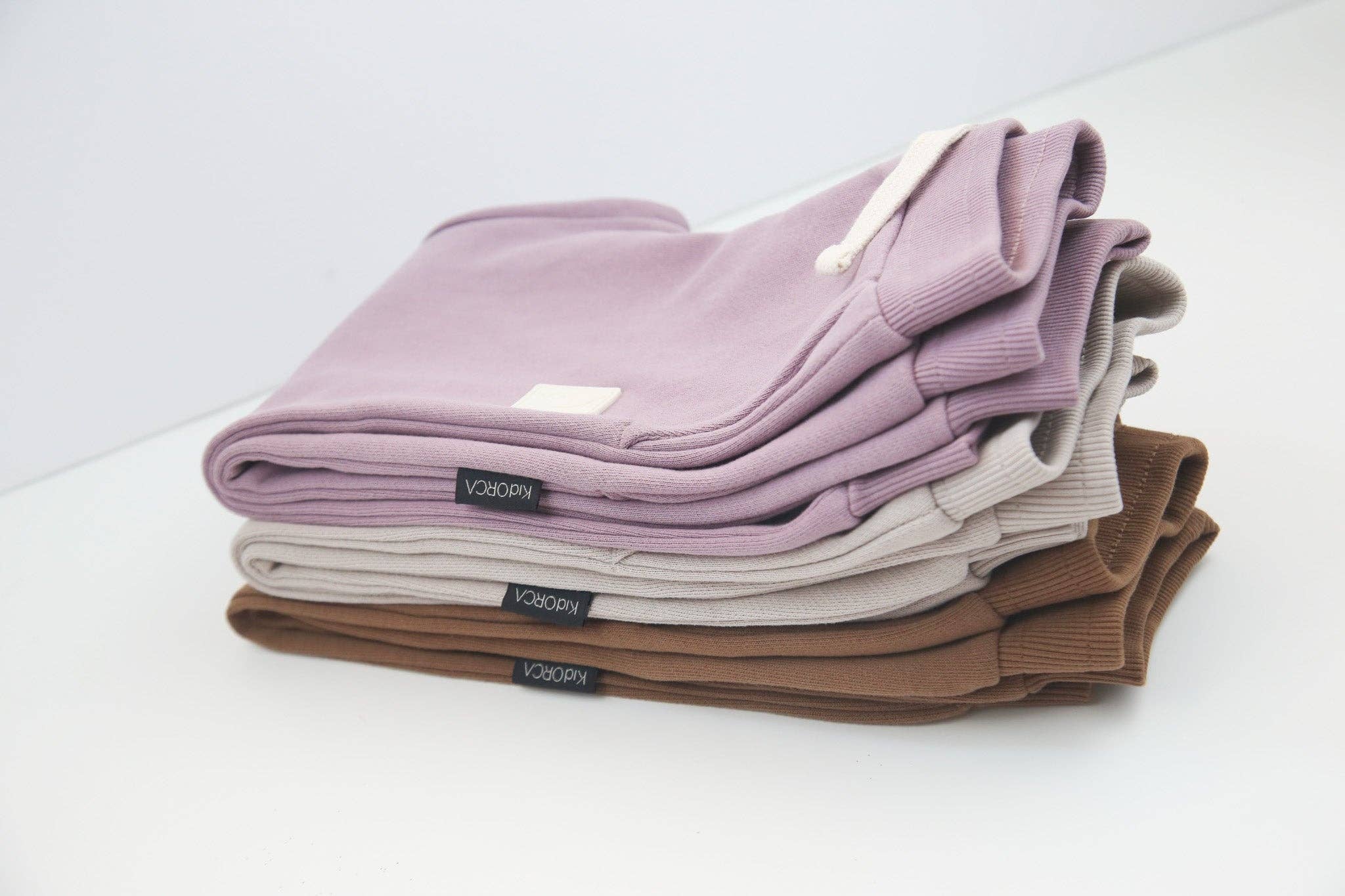 KID.ORCA – Großhandel Lounge-Trainingshosen/-Jogginghosen – Kinder – Sweatpants aus gebürstetem Terry – Mokka2