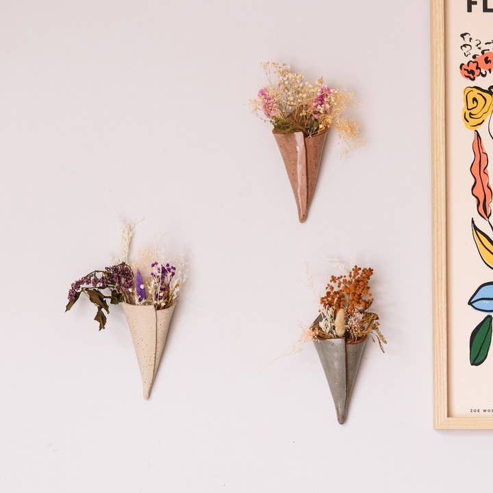 Ohyoko ceramics - Vendita all'ingrosso Fioriere a sospensione - Vasi a cono in ceramica da parete1