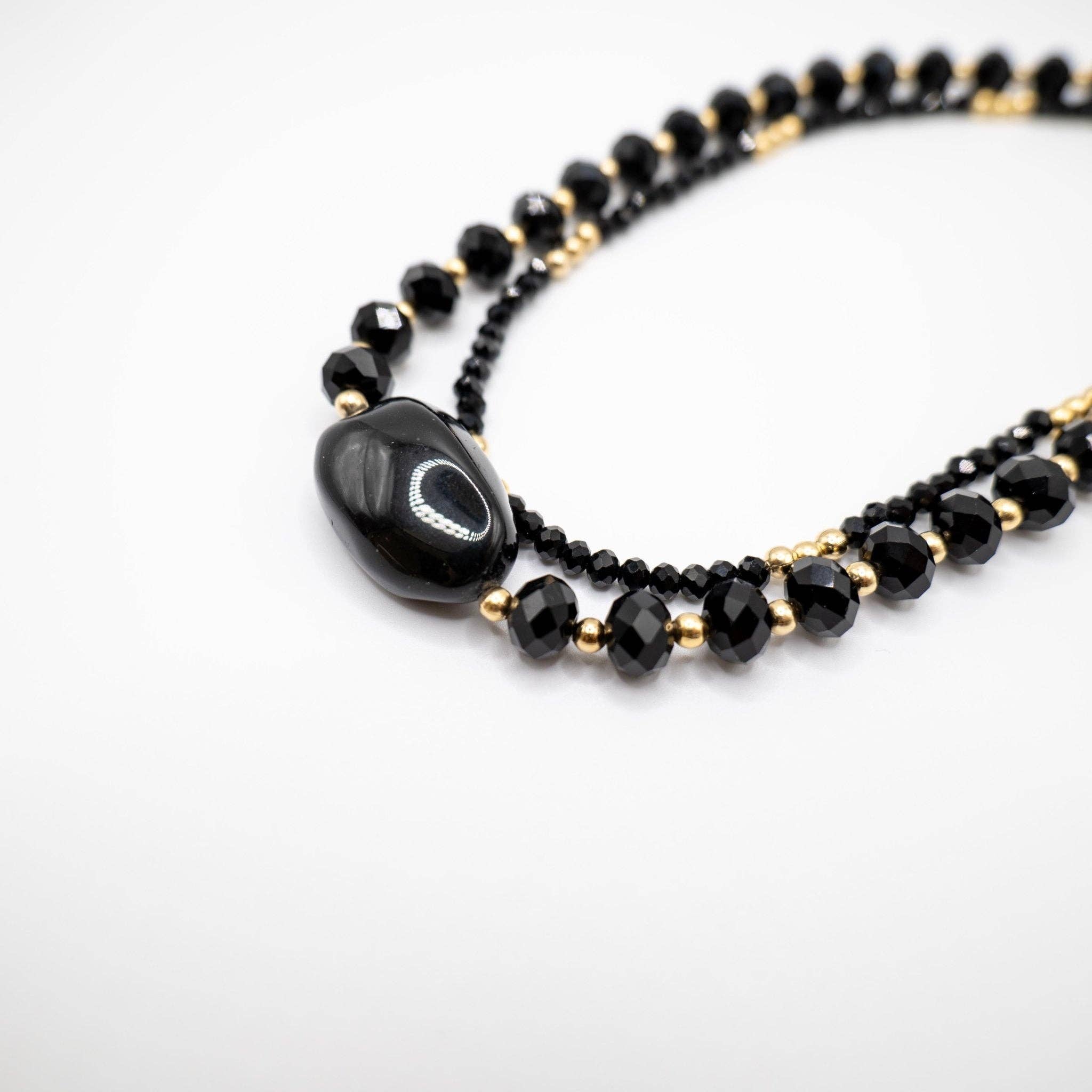 OE! – Engroshandel Perlehalskæde – LAVA - Halskæde med Obsidiansten og krystaller5