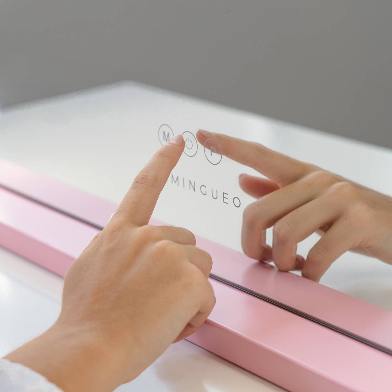 Flamingueo - Wholesale Vanity Mirror - Pink Mirror with 15 Hollywood LED lights,3 light modes 2