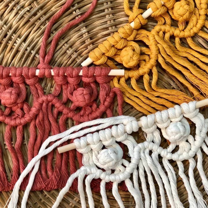 The Savage Hand - Vente Objets de décoration - Tenture murale avec mini-seins en macramé