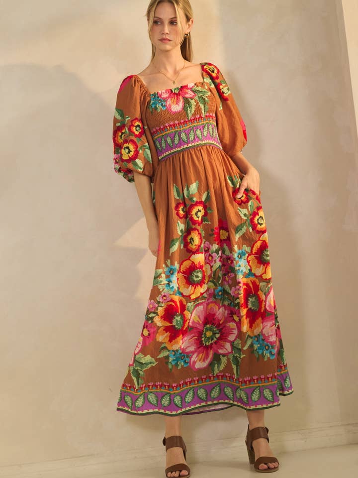 Abito lungo con stampa floreale gigante al bordo per la vendita all'ingrosso da parte di Oddi