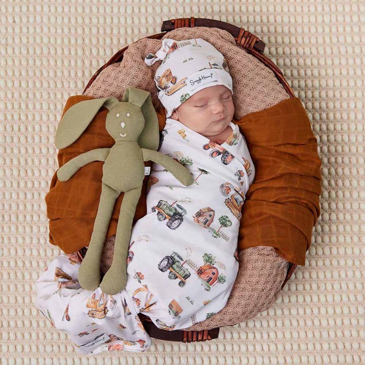 Set de abrigo y gorro de punto orgánico de Diggers & Tractors para venta al por mayor de Snuggle Hunny