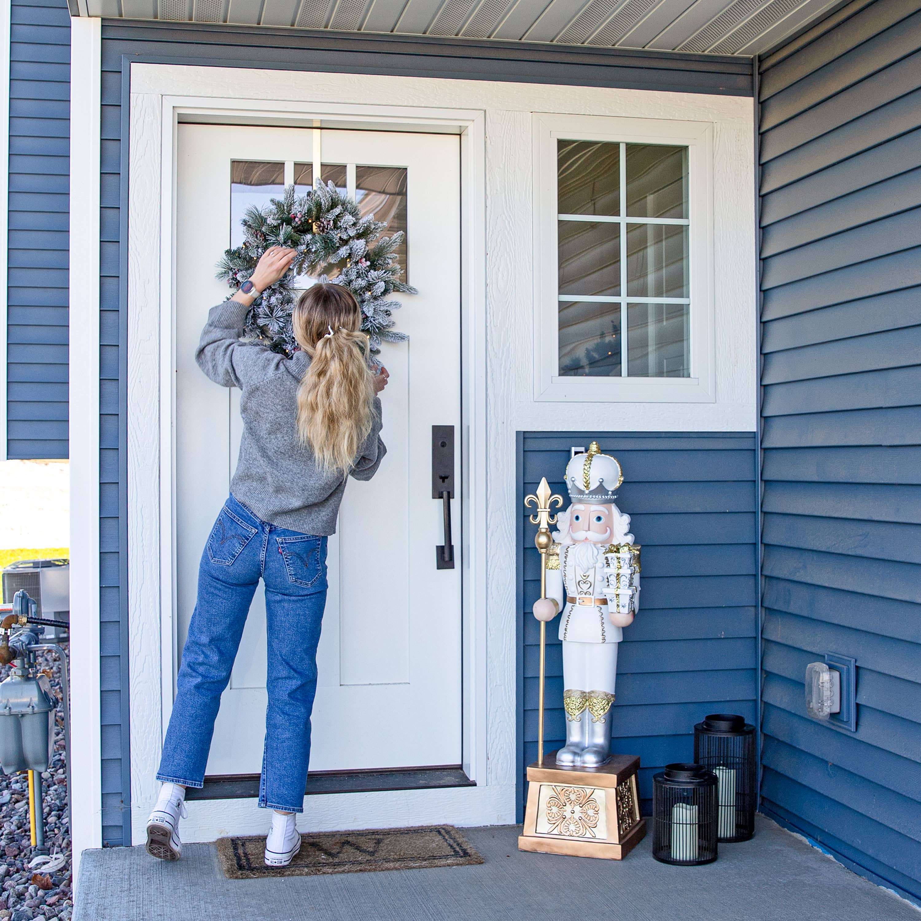 Sunnydaze Decor - Wholesale Holiday Nutcracker - Pierre the Fleur-de-Lis Christmas Nutcracker Statue - 47" H7