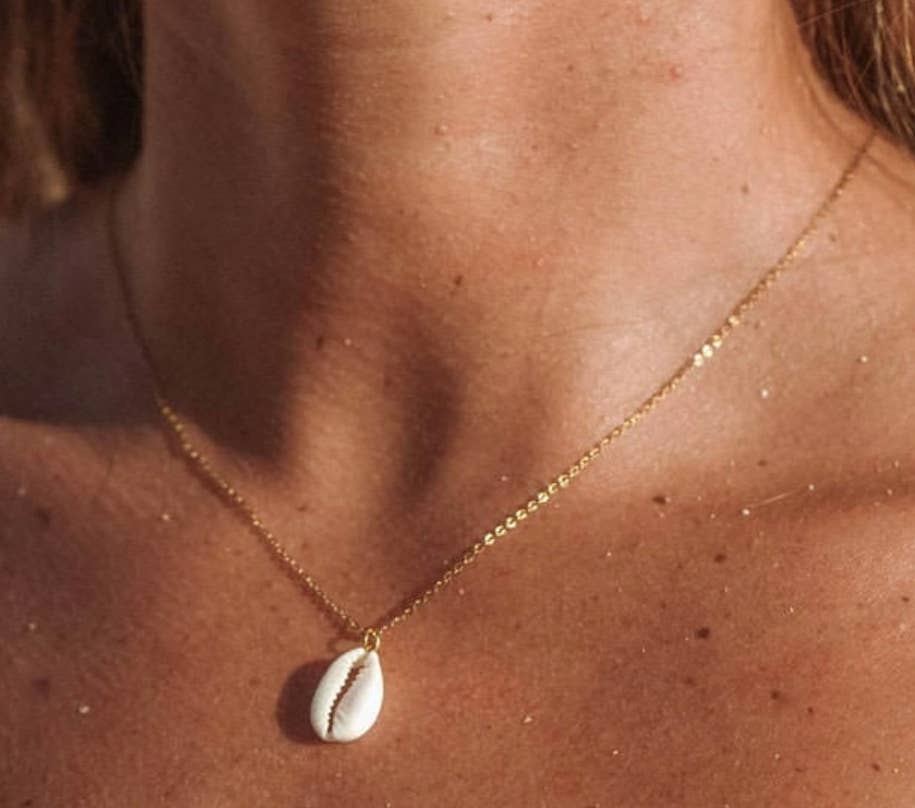 The Coconut Collective – wholesale Pendant/charm necklace – Natural Cowrie Gold Necklace1
