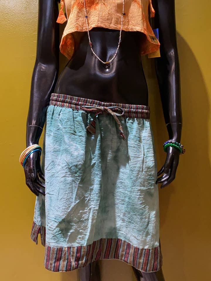 Jupe courte à cordon — Pack de 4 couleurs — Tie Dye pour la vente par Katmandu Trading Co.