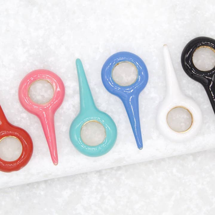 18K Gold gefüllter Emaille schlanker Spike-Anhänger für den Großhandel von MIA Jewelry