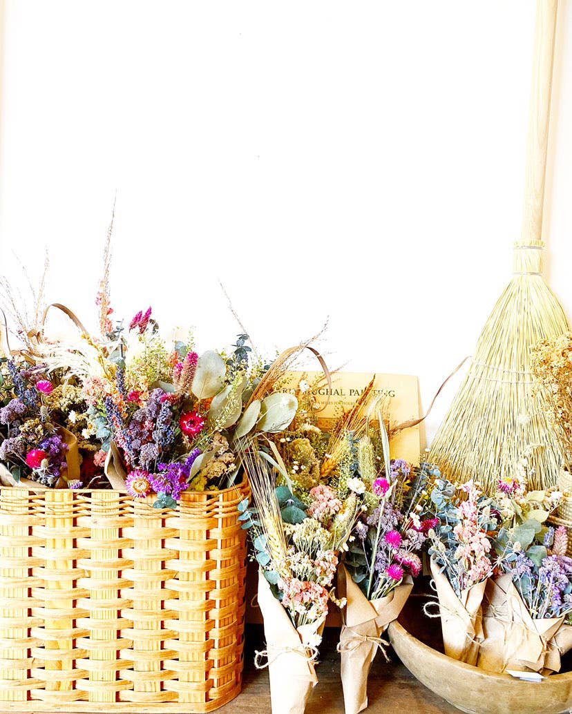 Andi Aesthetics - Wholesale Dried/Pressed Flowers - Small Dried Flower Bouquet3