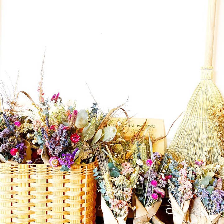 Andi Aesthetics - Wholesale Dried/Pressed Flowers - Small Dried Flower Bouquet3