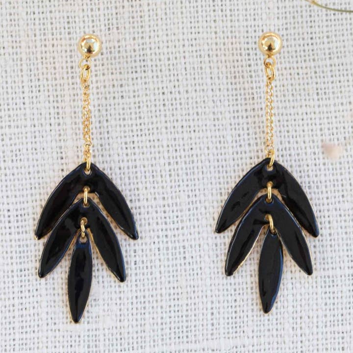 Øreringe Exotica sort blad indlæg øreringe for engroshandel hos Olivolga Bijoux