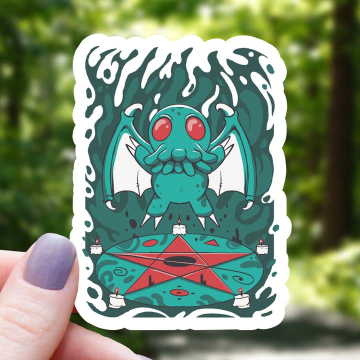Autocollant représentant le monstre de Cthulhu en forme de pentagramme, 3 po pour la vente par Mimic Gaming Co