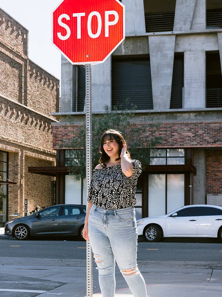 Lusinghiero JEANS SKINNY A VITA ALTA CON EFFETTO INVECCHIATO ALLA CAVIGLIA PLUS SIZE LV1078-P in vendita all'ingrosso su Faire
