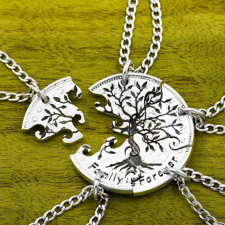 Collana Albero Genealogico Inciso a 5 Pezzi, La Famiglia è per Sempre per la vendita all'ingrosso da parte di NameCoins