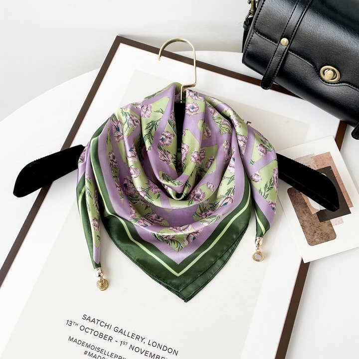 ACCITY - Wholesale Scarf - Women's - Magnetic Print Triangle Scarf for  Spring Style_CWASC029179