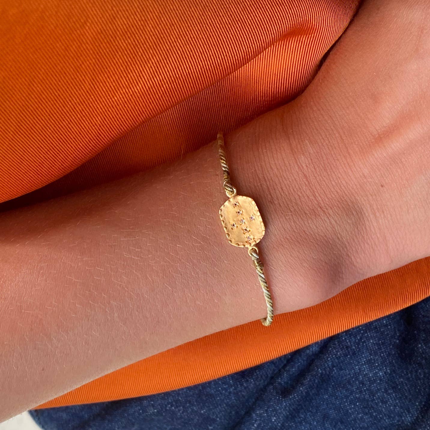 Sophie Deschamps Bijoux – Großhandel Armband mit Charms/Anhängern – ASHA Ethnic Chic Armband mit weißem Topas (BETH3)1