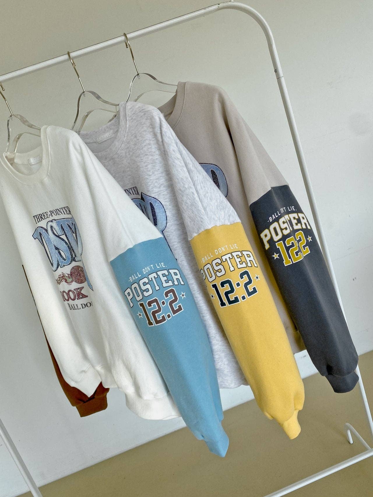 Little Light - Wholesale Graphic Sweatshirt - Women's - Poster Hook Shot Vintage Color-Block Sweatshirt16