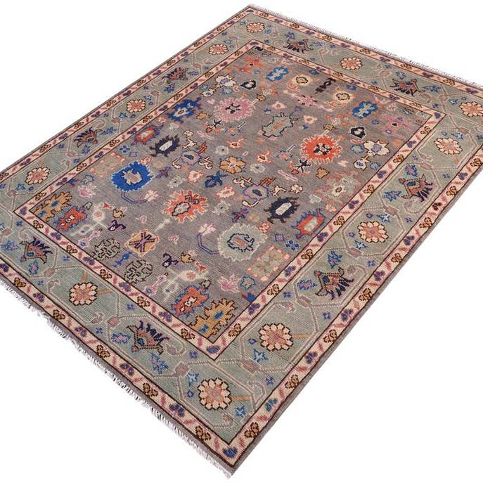 Tapis en laine Oriental Oushak Abigayle gris/vert - 5'0'' x 6'9'' pour la vente par Arshs Fine Rugs