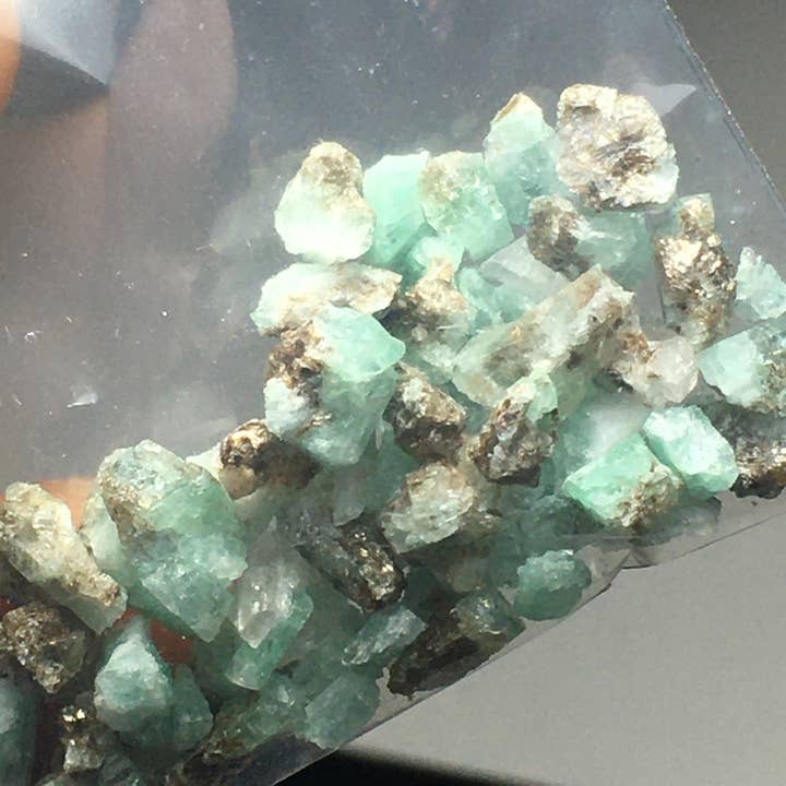 Wildheart Crystals - Wholesale Spiritual Stone/Crystal - Natural Emerald Lot crystals (39.62 ct)5