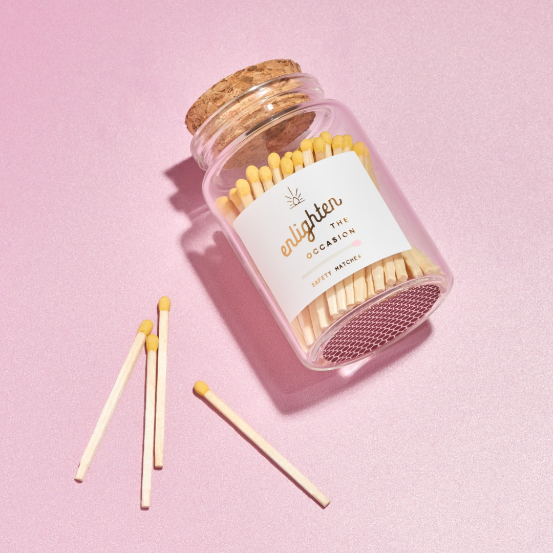 Enlighten the Occasion – Großhandel Streichhölzer – Lux Mini Match Korkfläschchen mit gelben Streichhölzern1