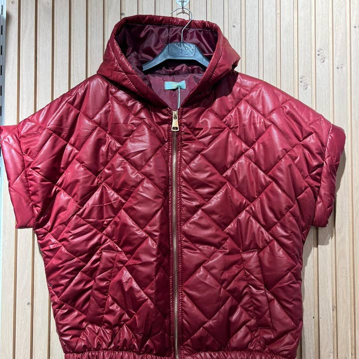 chaleco acolchado doble con capa y otras tendencias de Resultados para capa al por mayor. Devoluciones gratuitas y condiciones de pago a 60 días en Faire en Faire.