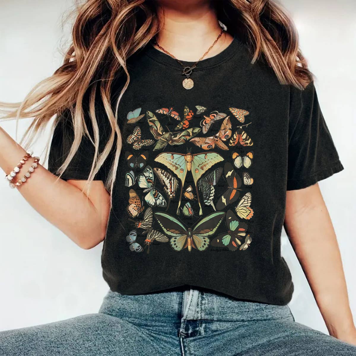 Rosa Clothing - Vente T-shirt sérigraphié – femme - T-shirt essentiel à manches courtes col rond avec motif papillon1