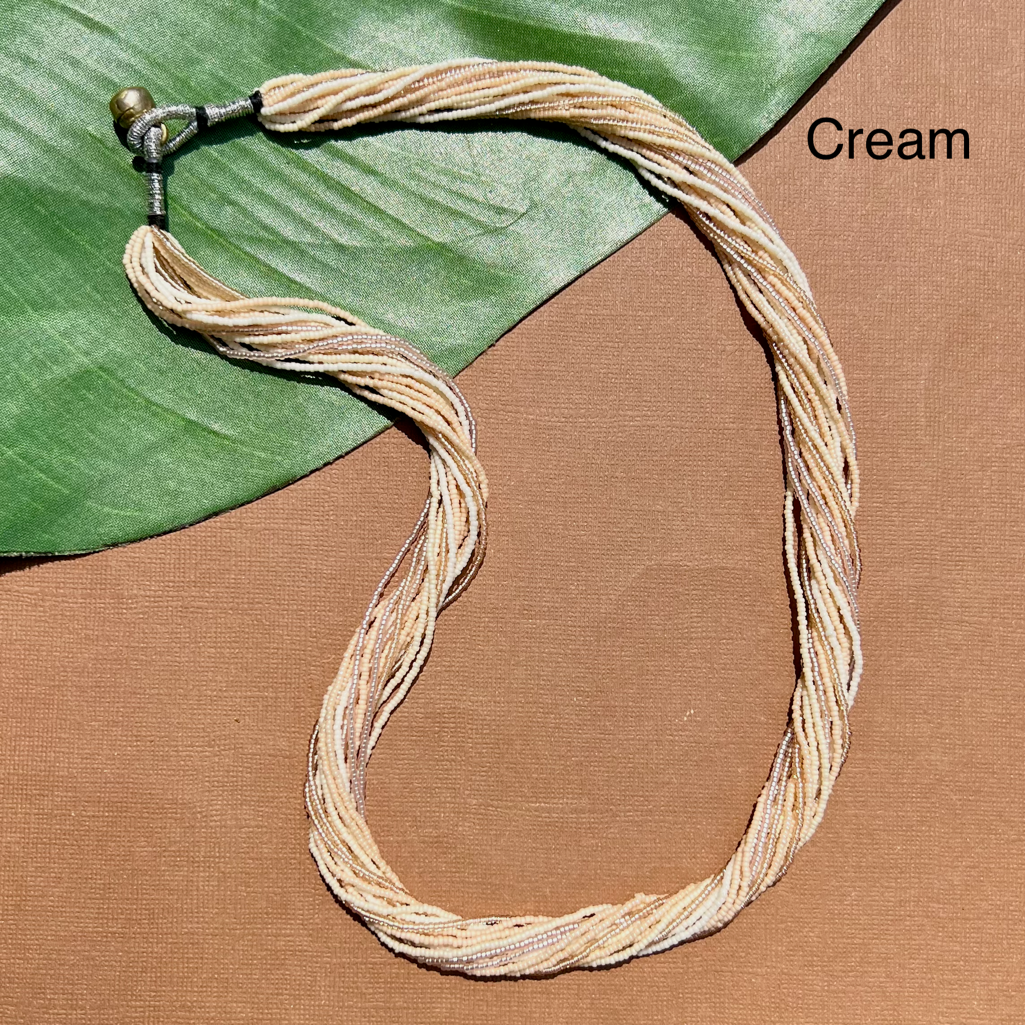 Bead Goes On – Colar com missangas/pérolas por atacado – Colares Grossos de Missangas de Múltiplas Fios - Fecho de Botão de Lótus0