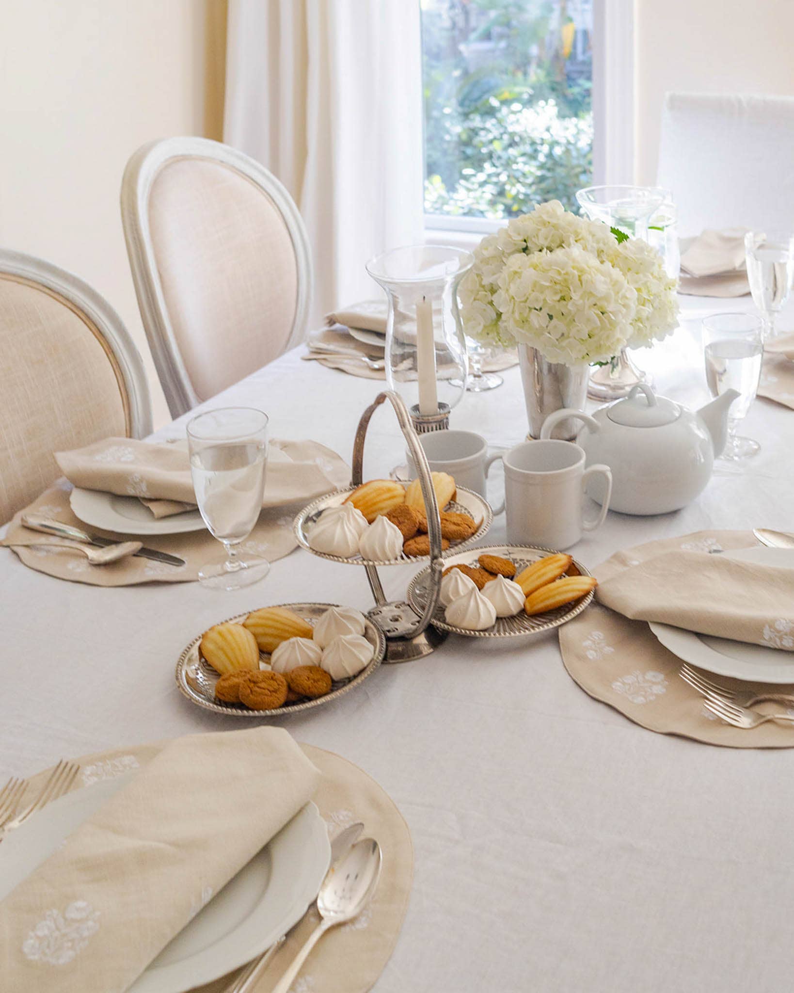 Natural White Embroidered Dinner Napkins in Linen Cotton, Set of Four for wholesale on Faire12