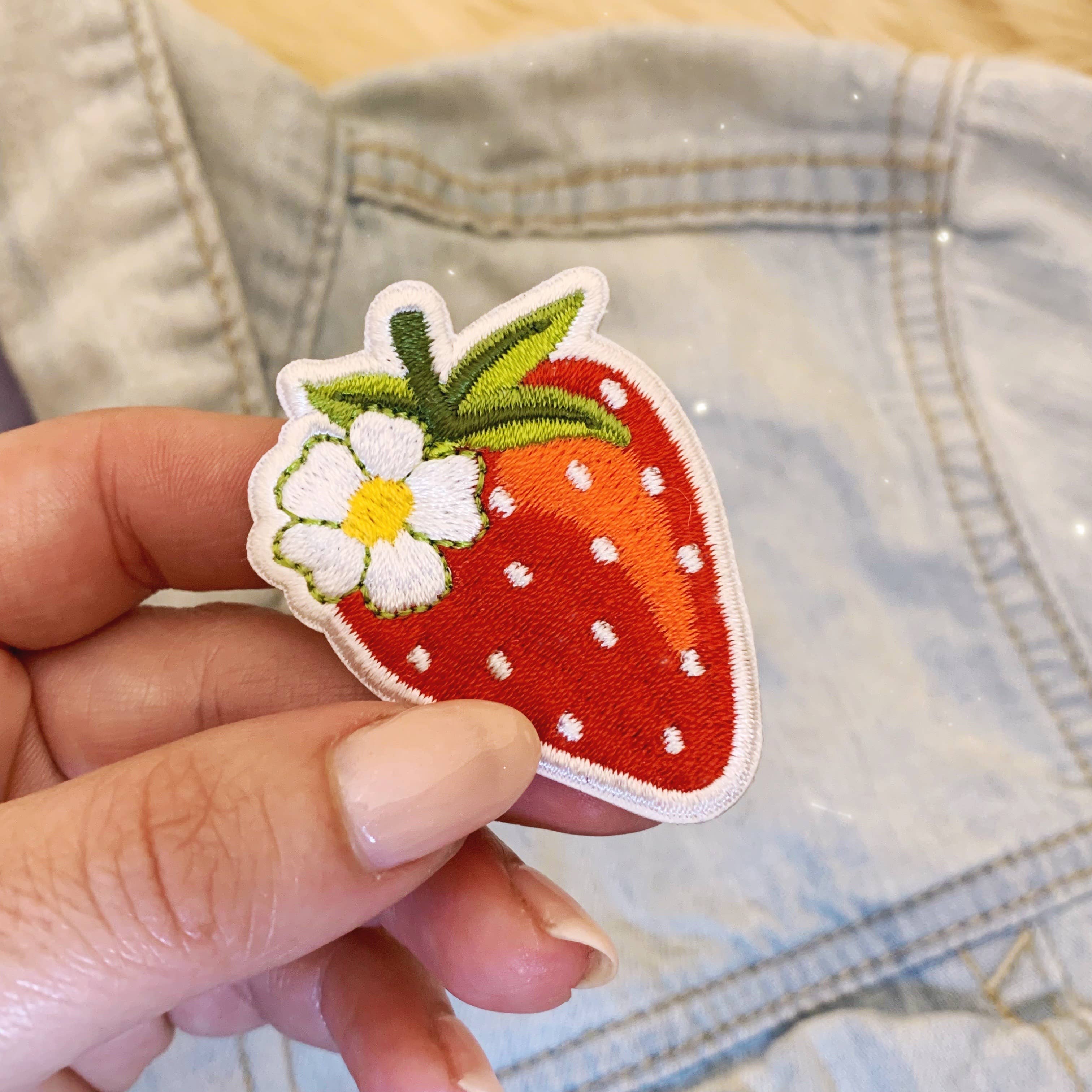 Wildflower + Co. - Vente Écusson - Patch à la fraise1