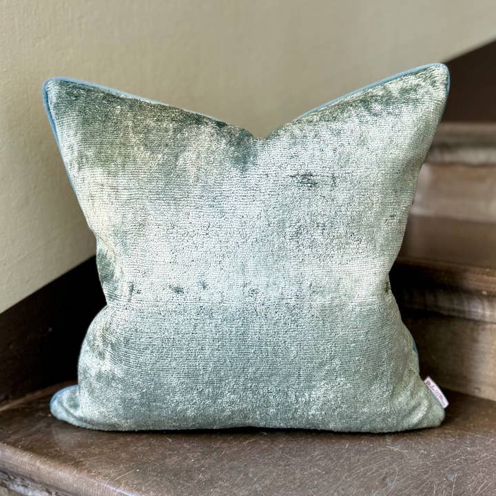Cuscino in velluto Ikat verde menta e blu | Fodera in velluto Ikat per la vendita all'ingrosso da parte di Mila∞Miro by Emelie