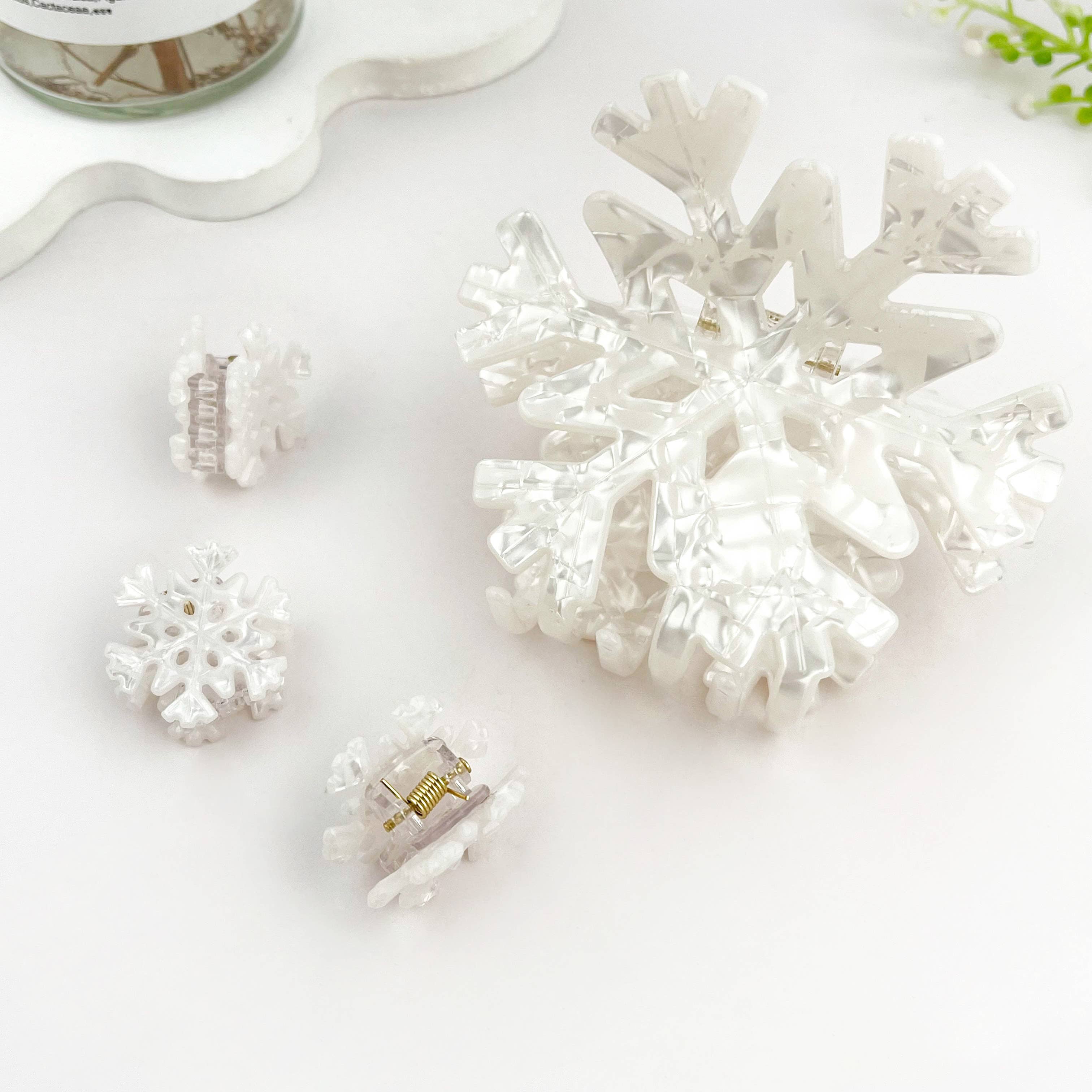 White Christmas Snowflake Hair Claw – Elegant Holiday Accessory for wholesale on Faire3