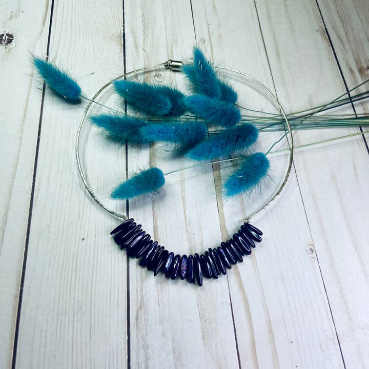 Choppy Shores Halsband mit Muscheln und Sterlingsilber für den Großhandel von SNJD Boutique