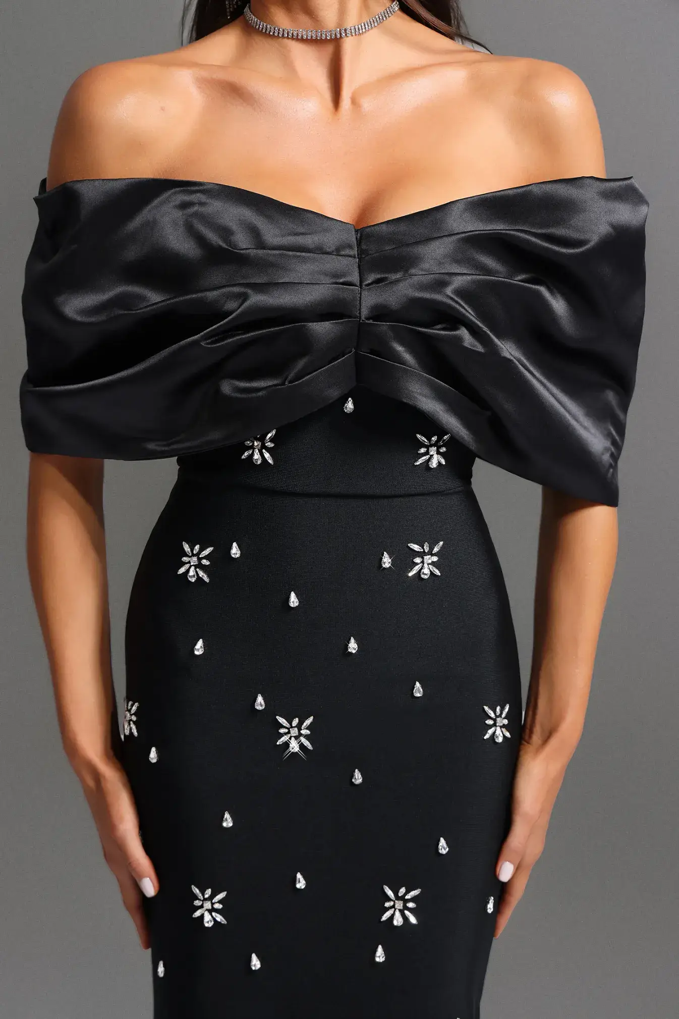 Productseeker – Vestido comprido - Mulher por atacado – DR829 Vestido de Outono com Ombros Descobertos e Laço de Strass1