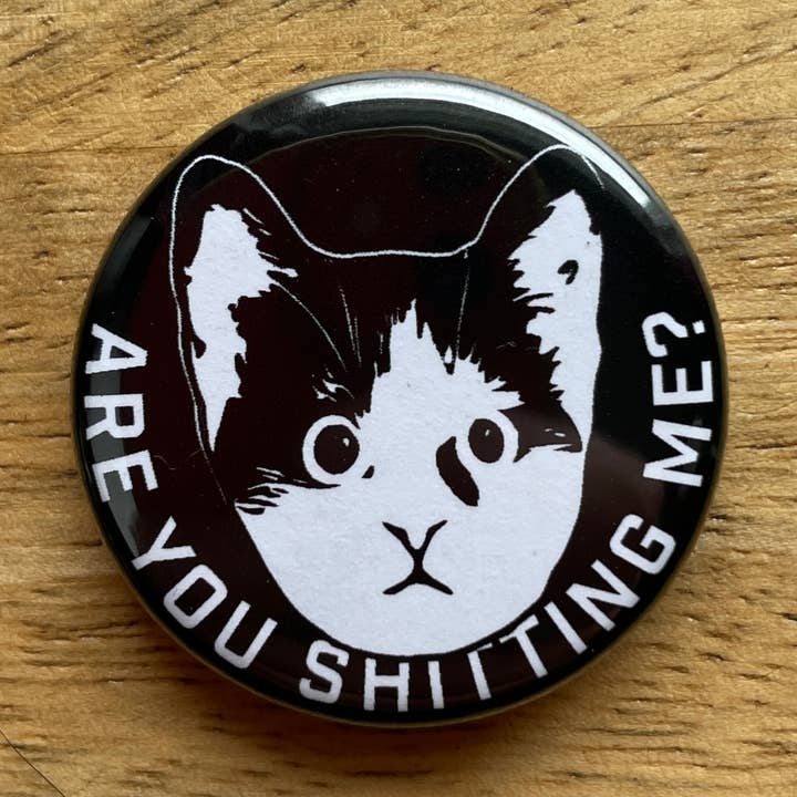 Skämtar du med mig kattunge (knapp eller magnet) för wholesale av Colossal Sanders