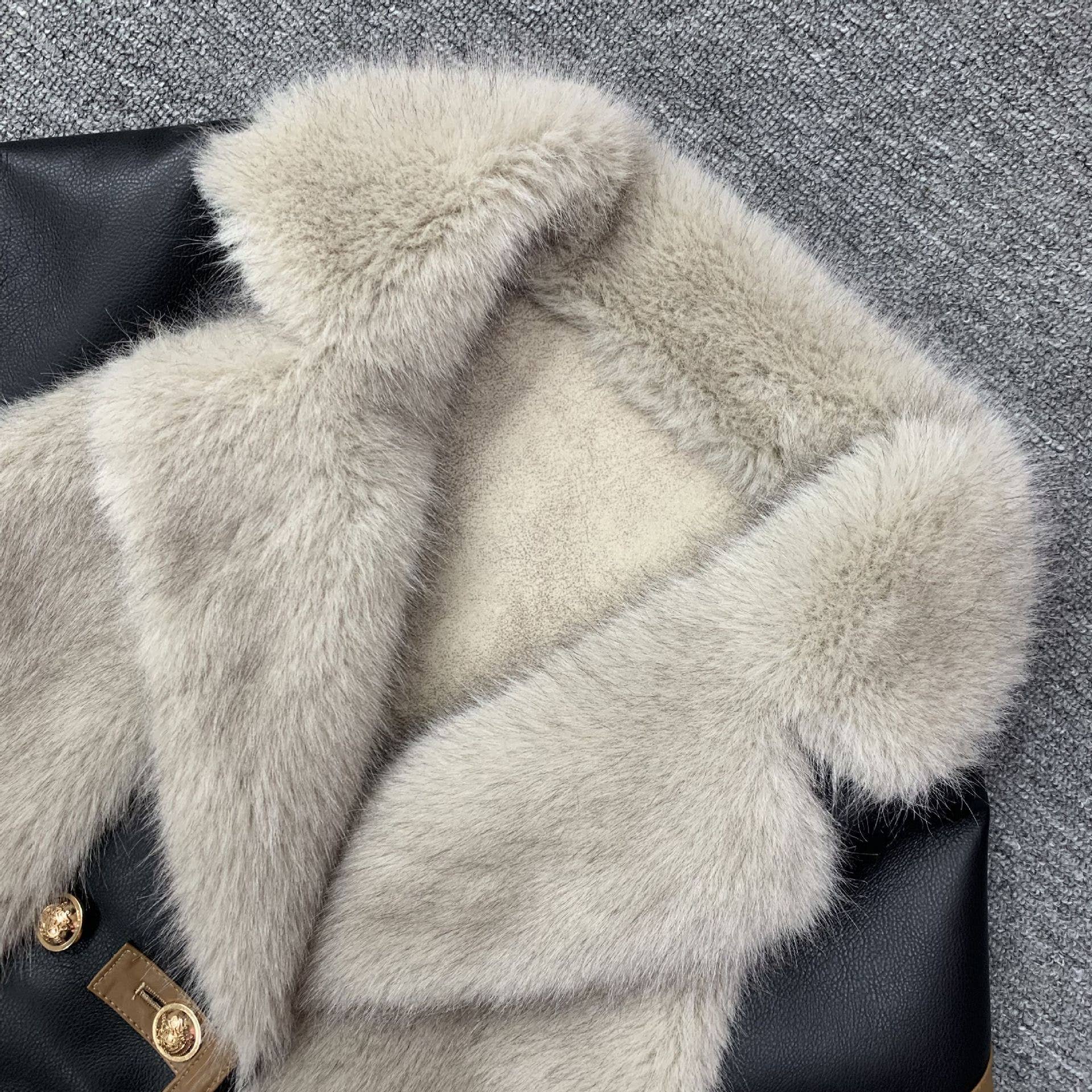 Colore come immagini SY293 Cappotto in ecopelliccia ricamata elegante invernale da donna in vendita all'ingrosso su Faire8