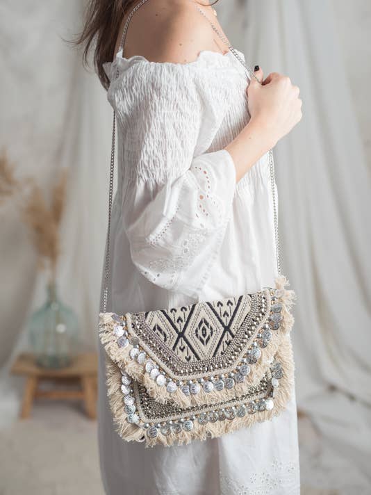 Bolsa clutch de noite Agatha com bordados e decoração em tons pretos por atacado de Lula Natura