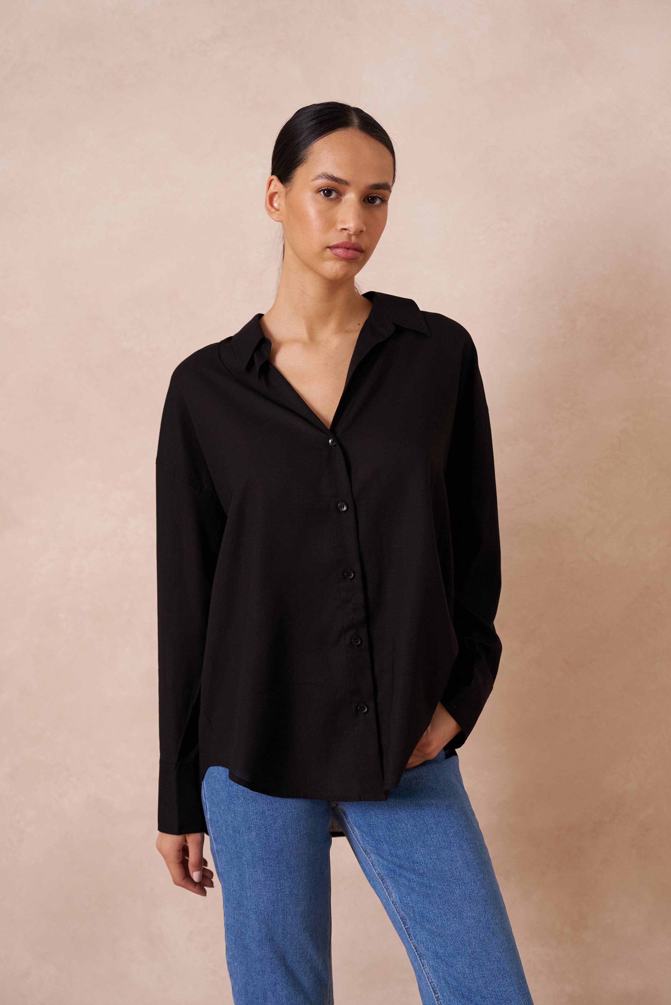 Attentif Paris - Vente Chemise à col boutonné – femme - Chemise unie avec col à revers avec du lin1