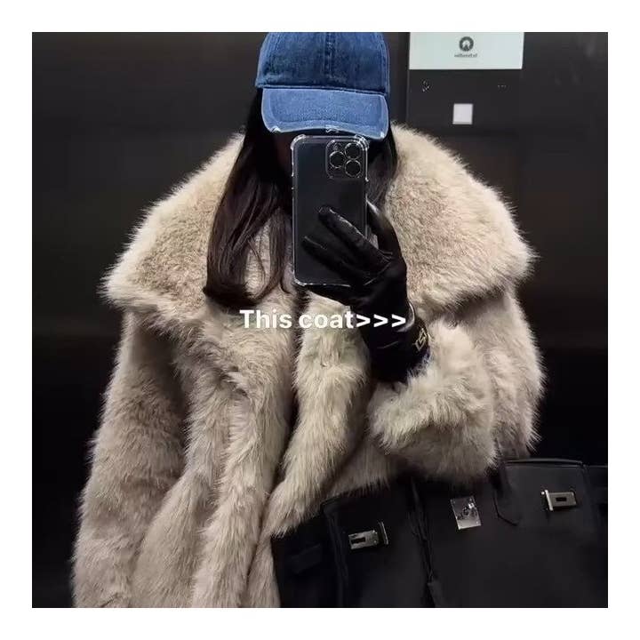 FurDecoration – Engroshandel Pels-/kunstpelsfrakke - Dame – Kort enkeltfarvet mode faux pelsfrakke med revers