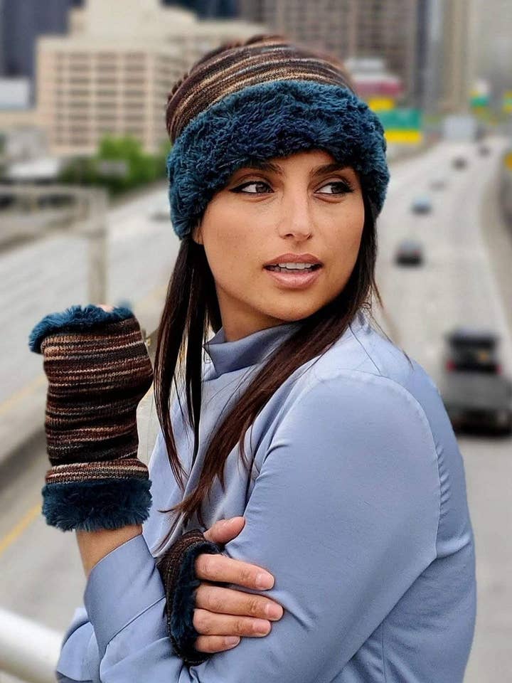 CUFFED PILLBOX - SÖTA RÄNDER MED DIVERSE FUSKPÄLS för wholesale av PANDEMONIUM