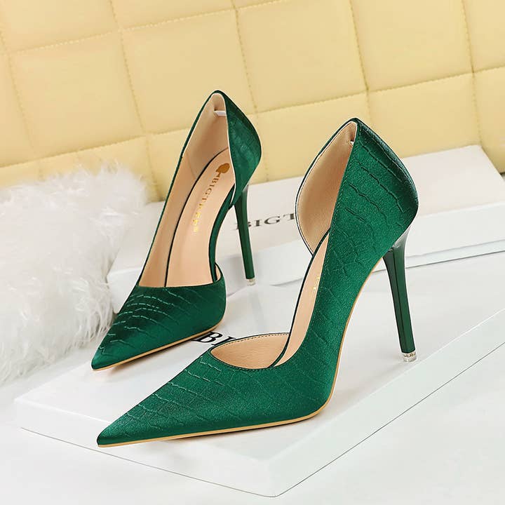 ACCITY - Wholesale High Heels - Women's - RETRO PATTERN SIDE HOLLOW POINTED TOE HIGH HEELS_CWSHH01129