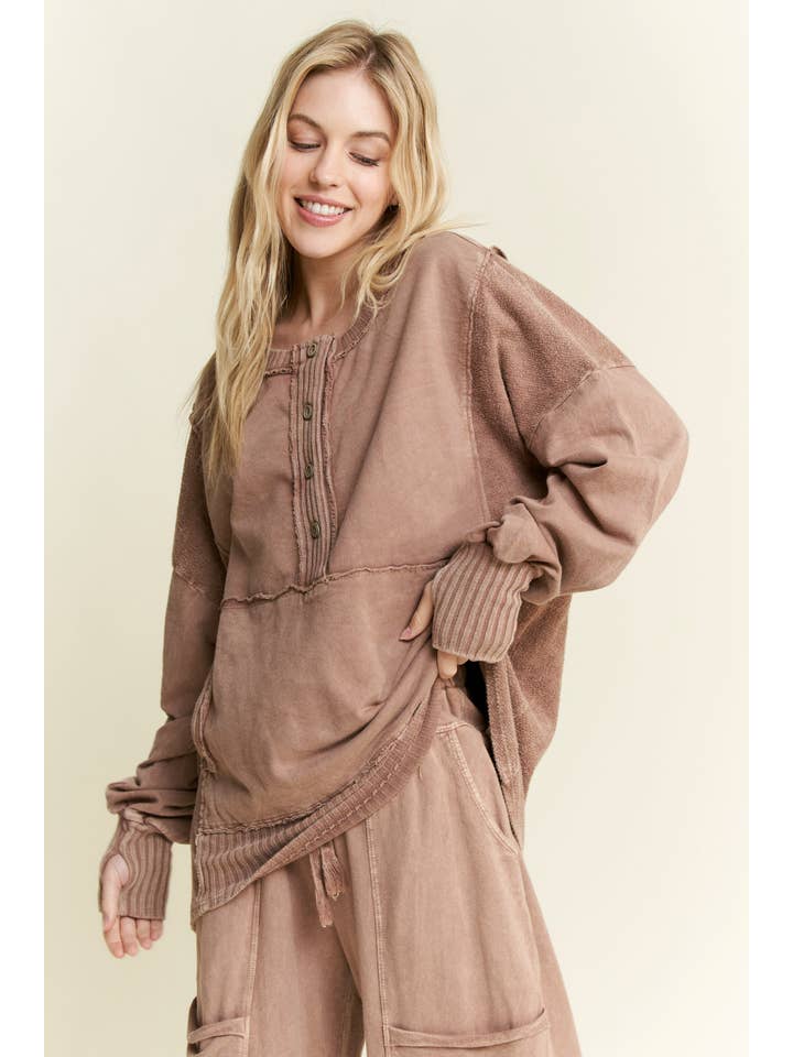 J.Her - Wholesale Sweatshirt - Women's - MineralWash Henley kangaroo pocket sweatshirt HT60423