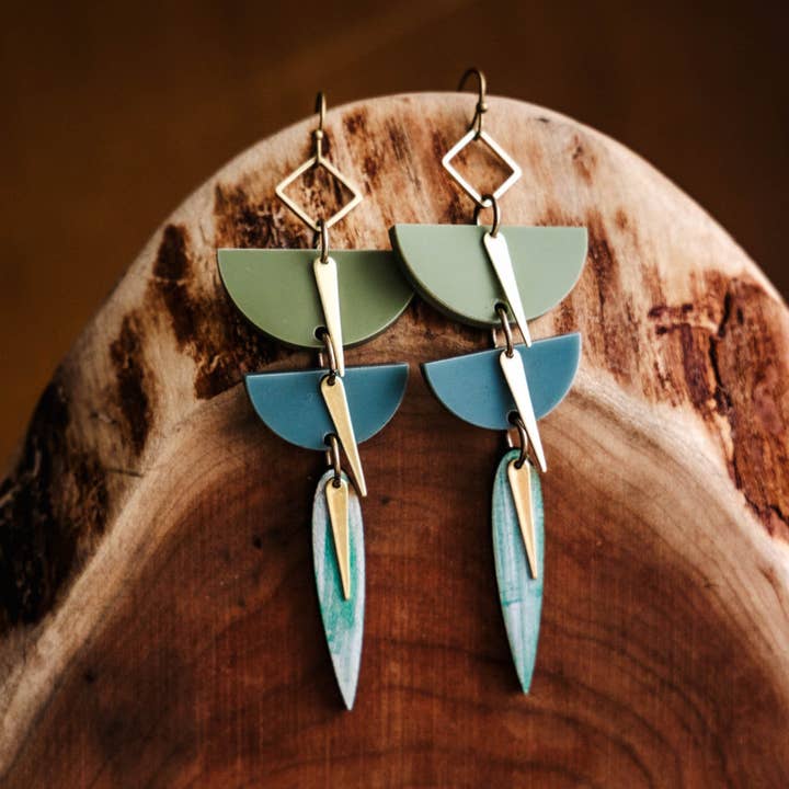 Sunward Jewelry and Hats – wholesale Hängande örhängen – Rebel - Akryl och Läder2