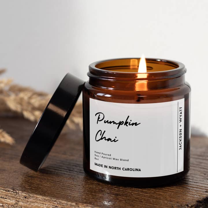 Jackson + Wyatt - Vendita all'ingrosso Candela in vasetto - Pumpkin Chai - Candela biologica all'albicocca di soia - Autunno/Inverno