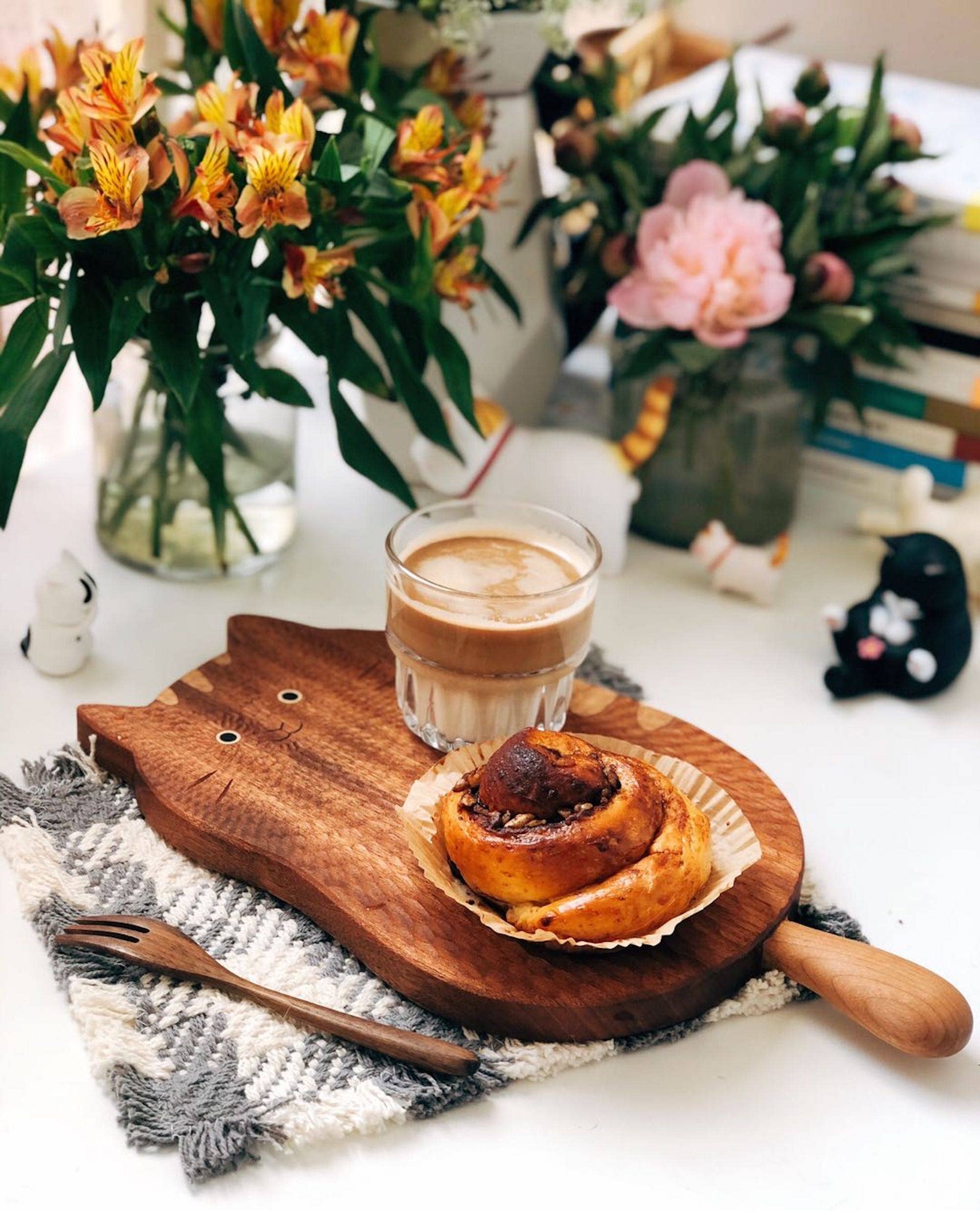 Senser Woodcraft – wholesale Decorative plate/dish/bowl – Hand Carved Serving Board - Cute cat /Handmade4