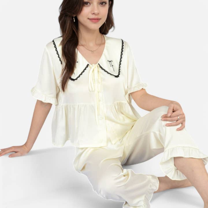 Anna Kaci Wholesale - Vente Haut et bas de pyjama – femme - Ensemble de pyjama avec col brodé et bordure à volants