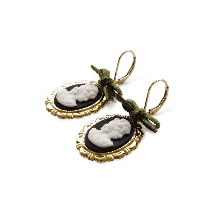 POPORCELAIN - Wholesale Hangende/ronde oorbellen - Dark Romance Goddess ovale porseleinen cameo-oorbellen