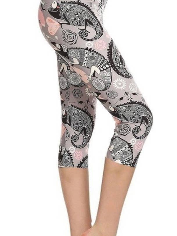 Chameleon Lizard Hearts Print CAPRI Plus Size Curvy Leggings für den Großhandel von Love 4 Leggings