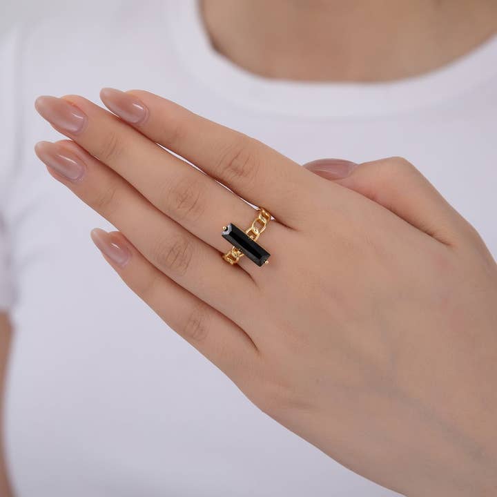 Aim Eternal - Wholesale Single Stone/Solitaire Ring - 18K Gold Filled Black Baguette CZ Curb Band Solitaire Ring | O18381