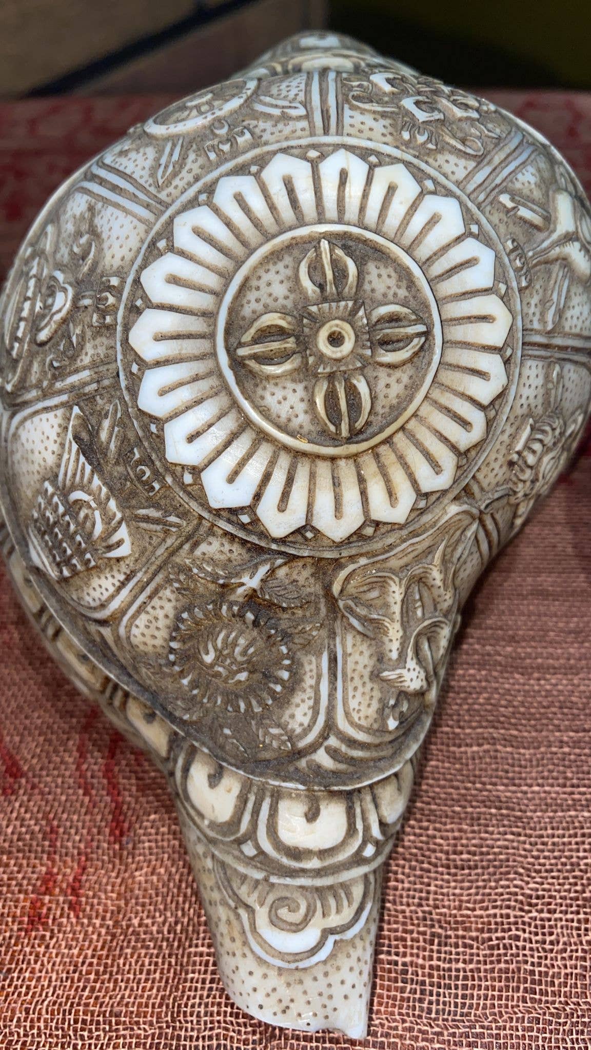 Katmandu Trading Co. - Wholesale Decorative Tabletop Object - Hand-Carved Conch Sankha Shell Assorted Iconography (L)3