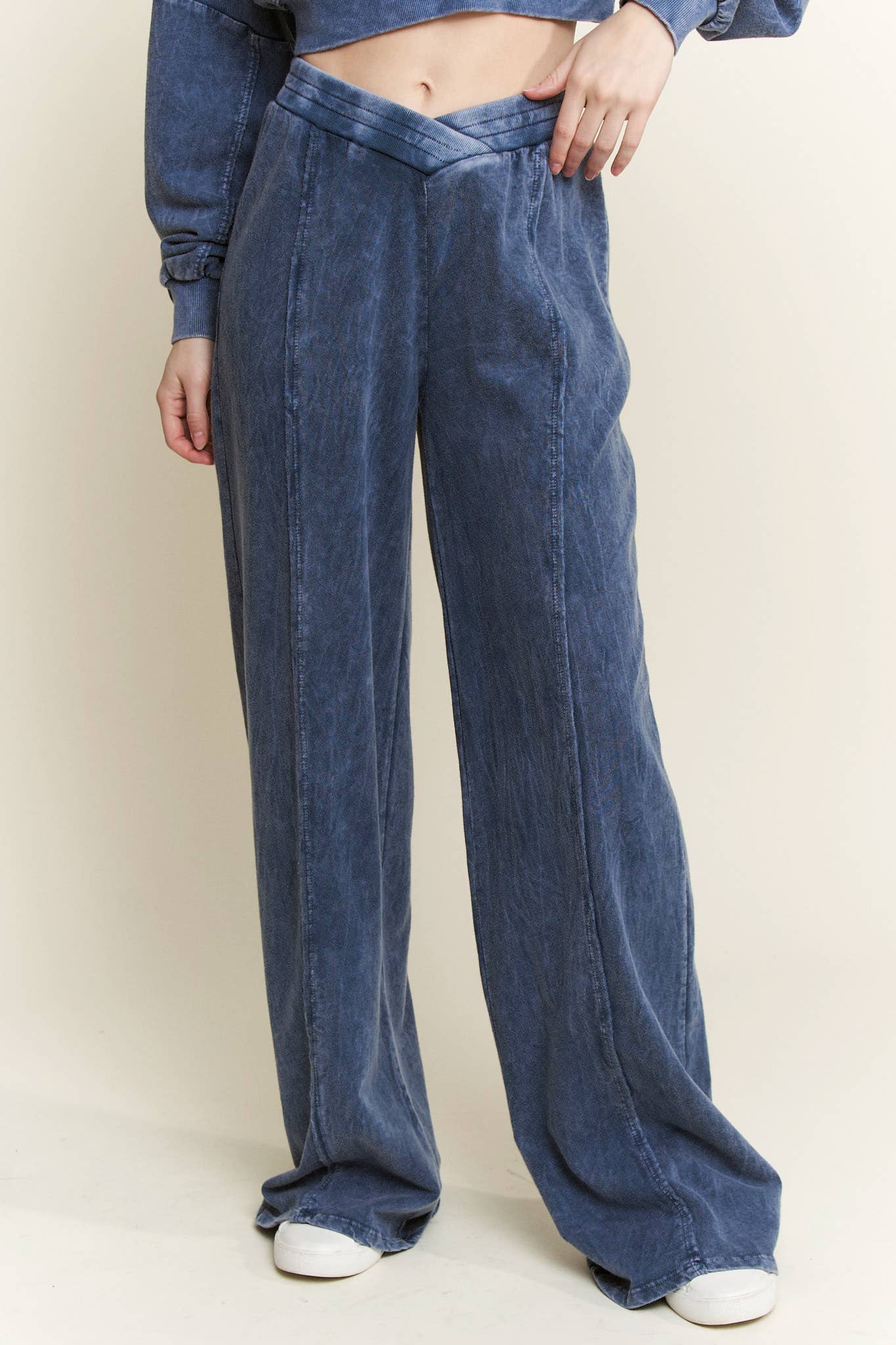 J.Her - Venta al por mayor Pantalones - Mujer - Pantalones anchos con cintura acanalada en V y lavado mineral GD4564P3