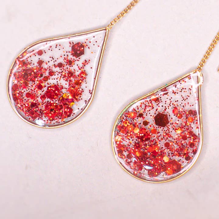 Orecchini a filo con glitter rossi per la vendita all'ingrosso da parte di Klaily